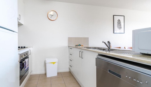 Relaxing 2BR Apt in North Point Complex - Hosted by Canstay