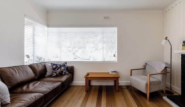 Relaxing, modern home in central Sandy Bay