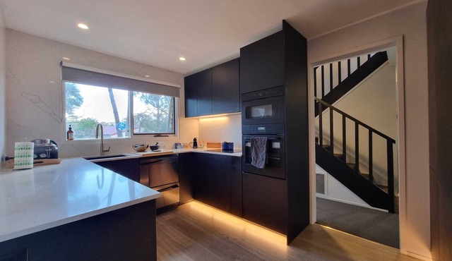 Ridgeway Escape. Bushland Retreat