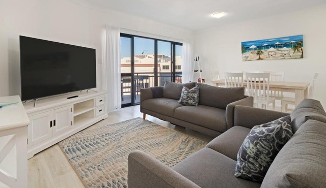 Riverfront 2BR Apt with Views, Balcony & Parking