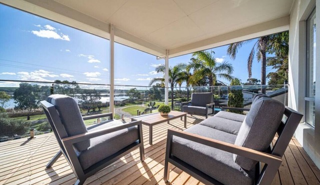 Riverglades View - Scenic Waterfront Serenity