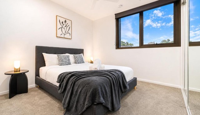 Riverside Modern 2BR East Brisbane with Parking