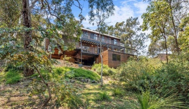 Romantic couples retreat with seasonal creek - Perth hills