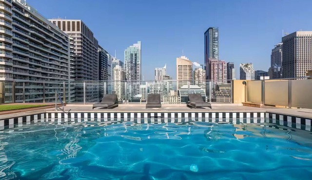 Rooftop Pool & Hyde Park Views: Renovated 14th Floor Apt, Darlinghurst Sydney