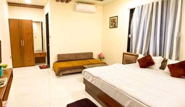 Royal Hotel