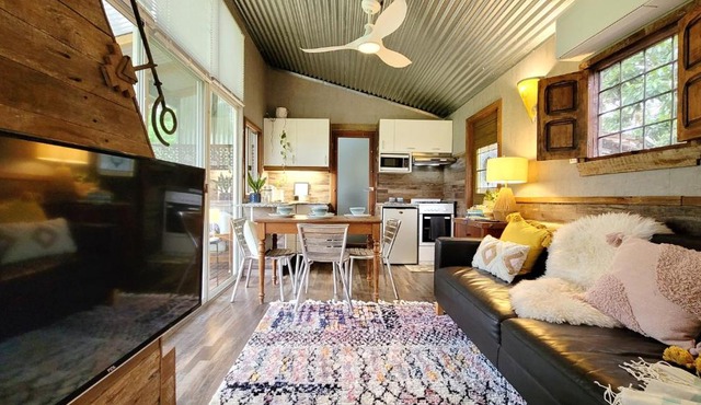Rusty's Hideaway - Adorable tiny house on a beautiful farm