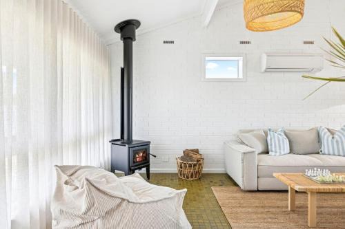 Saltys Silver Sands A playful pet friendly hideaway steps from Aldinga Beach