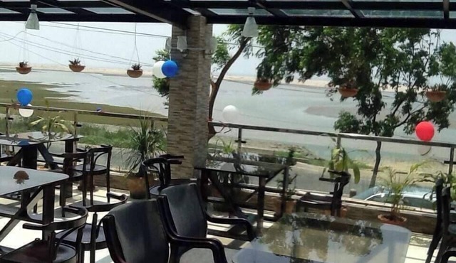 Sampan Resort