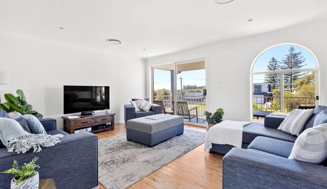 Sandy Adventures - Pet Friendly - 1 Min to Beach