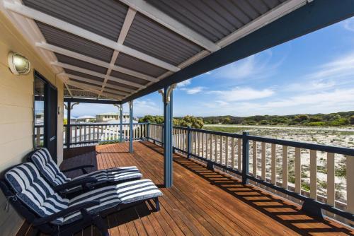 Sea Change - Spacious Family Holiday Accommodation Pet friendly