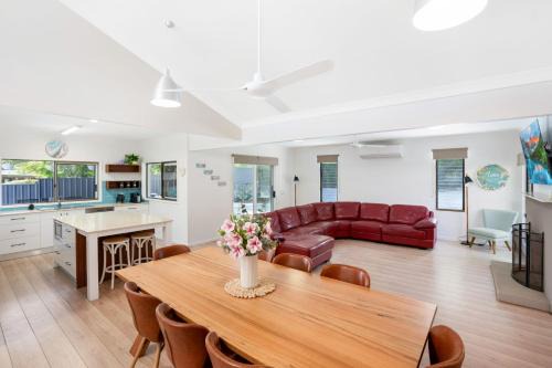 Seabreeze Escape - Rainbow Beach. Pool. Wifi. Aircon