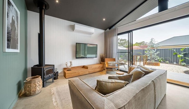 Seaside on Swan & Laneway Retreat - A Family Haven