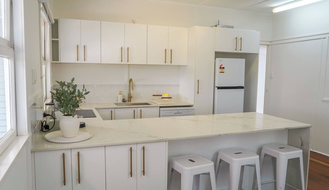 Seeside Cottage Bargara | Beach 100m | Pet-Friendly | Sleeps 6