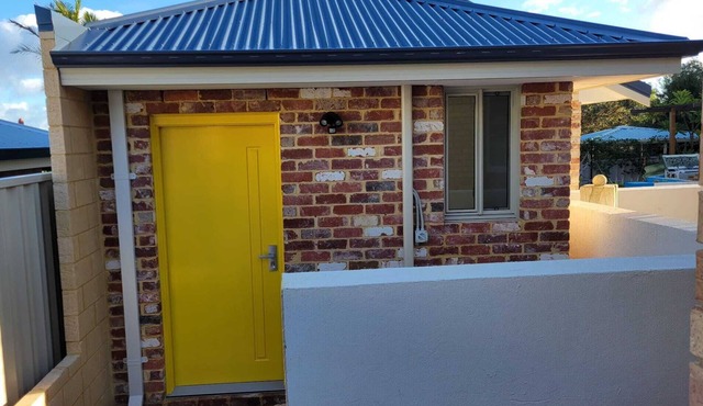 Self-Contained Garden Retreat – Quiet, Sunny, and Fully Equipped