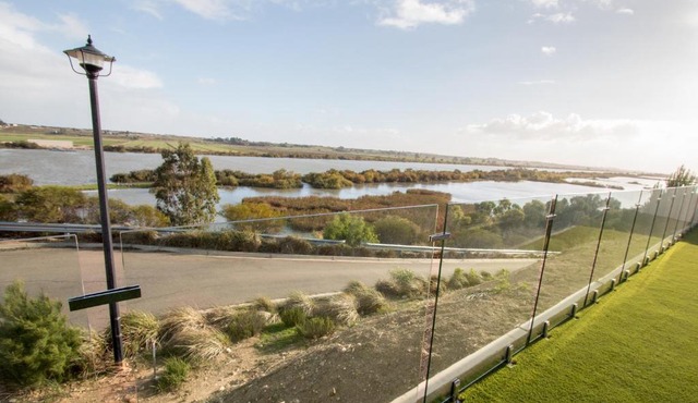‘Serenity’ and sweeping Murray River views