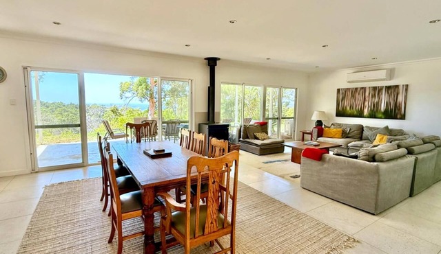 Shadforth Rise: Close to town, large home with views to inlet, park cars/boat