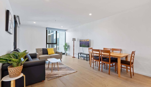 Sleek 1-Bed Canberra Flat with Gym & Sauna Access
