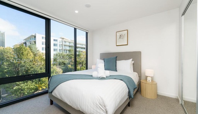 Sleek Braddon Apartment Near Canberra Centre - Hosted by Canstay
