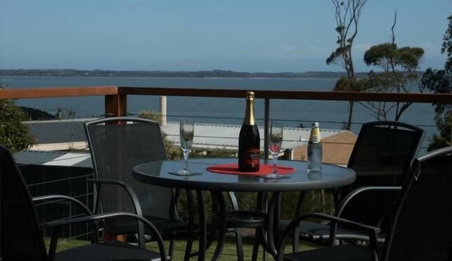 Somers Holiday accommodation with stunning balcony seaviews and private garden