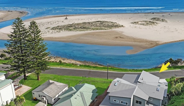 Southcape, Gerroa by the beach