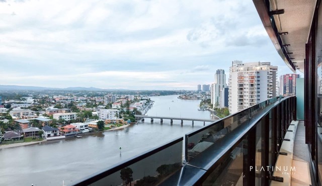 Spa Bath River/Hinterland View Large Size One Bedroom on Circle On Cavill