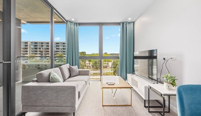 Spacious 1BR Apartment | Walk to Tram | Parking
