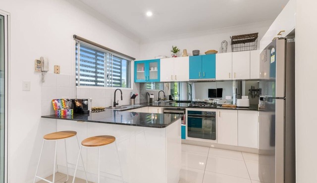 Spacious 2-Bed with Private Rooftop & BBQ Access