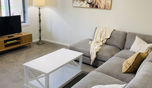 Spacious 2 bedroom unit ideal for families