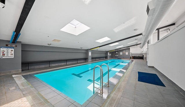Spacious 3-Bed Apartment in Canberra CBD