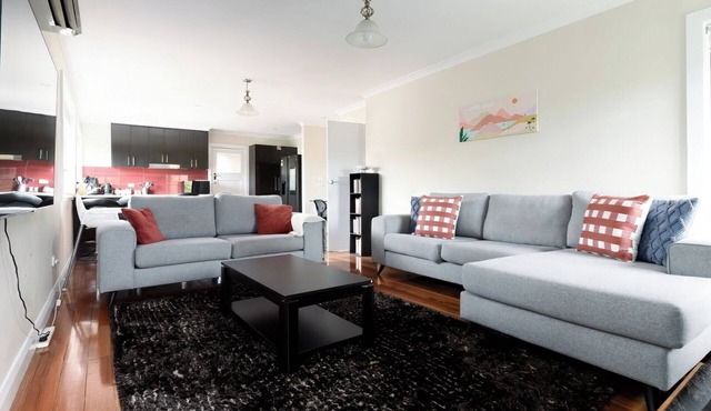 Spacious 3-Bed, Mins from City Centre