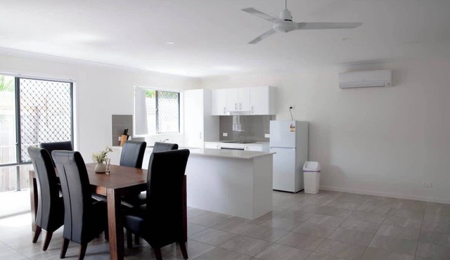 Spacious 3 bedroom unit in Loganlea