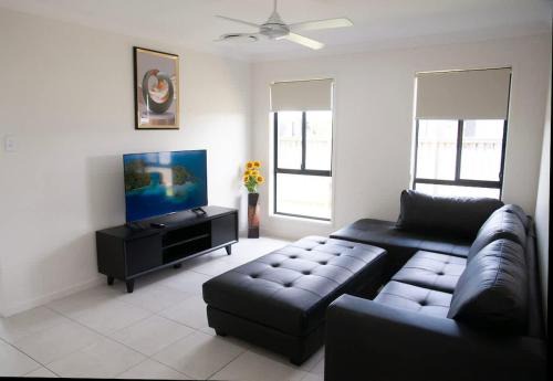 Spacious 4 bedrooms house in Logan Reserve