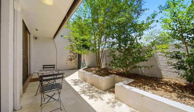 Spacious Bright Apartment with Courtyard and BBQ