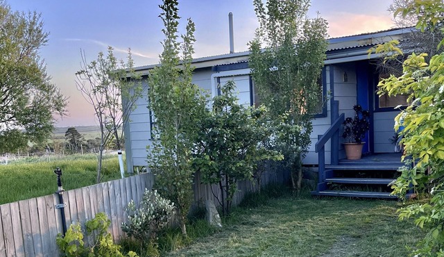 Spacious cottage on working farm - 10 min from beach