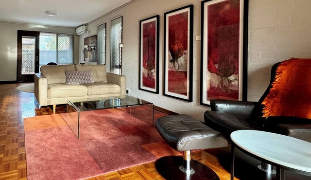 Spacious garden apartment