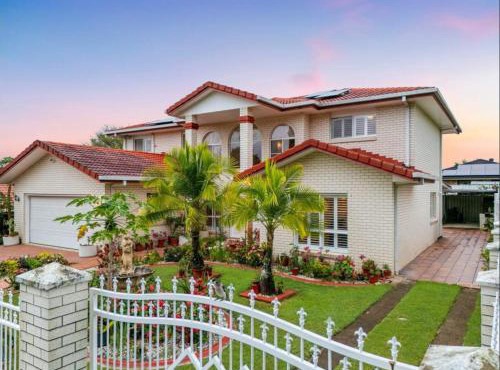Spacious Group Getaway with Home Office and Full Air Conditioning