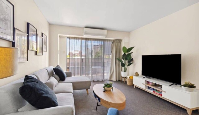 Spacious Holiday Apartment on Hay St CBD