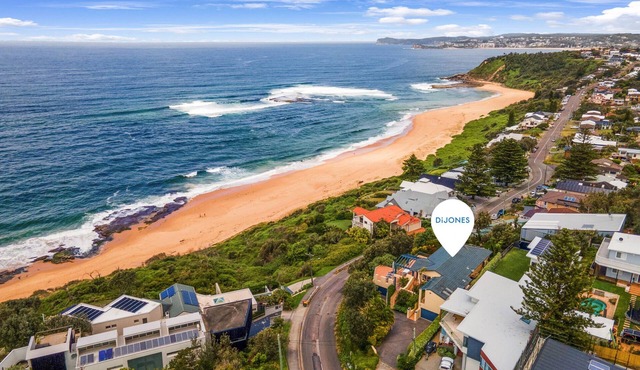 Spacious Home with Ocean Views, Close to Beach