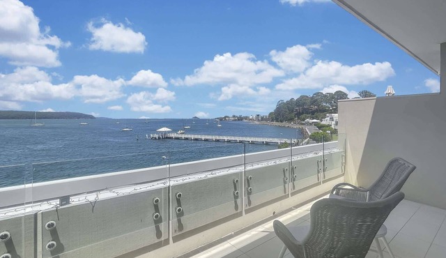 Spacious Modern Apartment in Batemans Bay