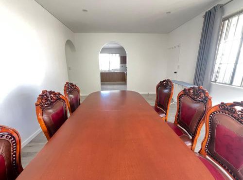 Spacious Queen Room - Train Station - NG5