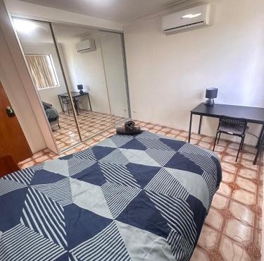 Spacious Queen Room with Air Conditioning - L1