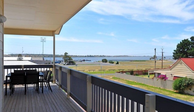 Spinnaker - 2 Sturt Street