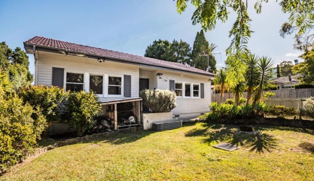 StayAU 4BRM Charming Modern Home in Mt Colah