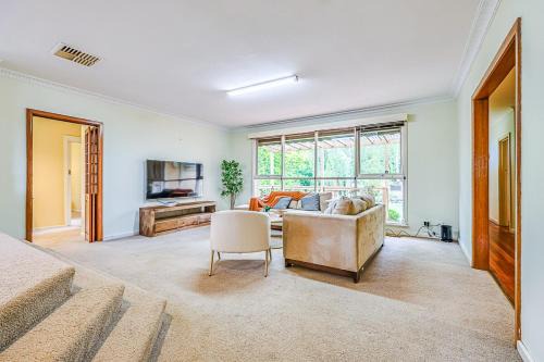 StayAU Comfortable Two-Story wPool Table&Backyard