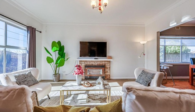 StayAU Private Two-Storey 6 Beds House Wendouree