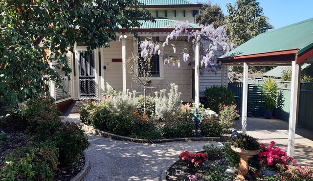 Stellar Location Two Bathrooms Breakfast Netflix Foxtel WiFi