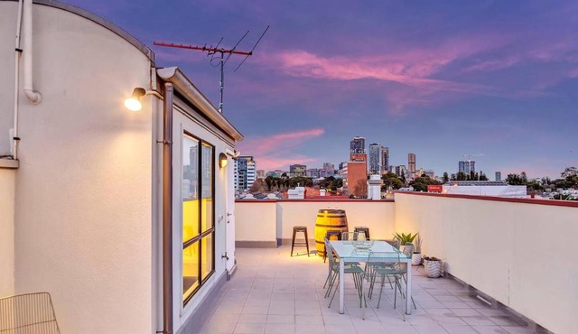 Stellar - Spacious Rooftop Dreamscape in Adelaide
