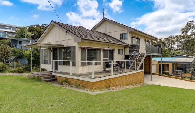 Stradbroke - Central Metung Escape