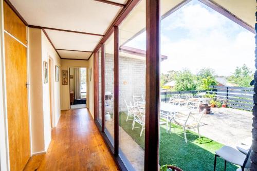 'Studio 74' A Spacious, Nostalgic Country Retreat