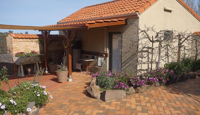 Studio Apartment located on the fringe of Axedale in Central Victoria.